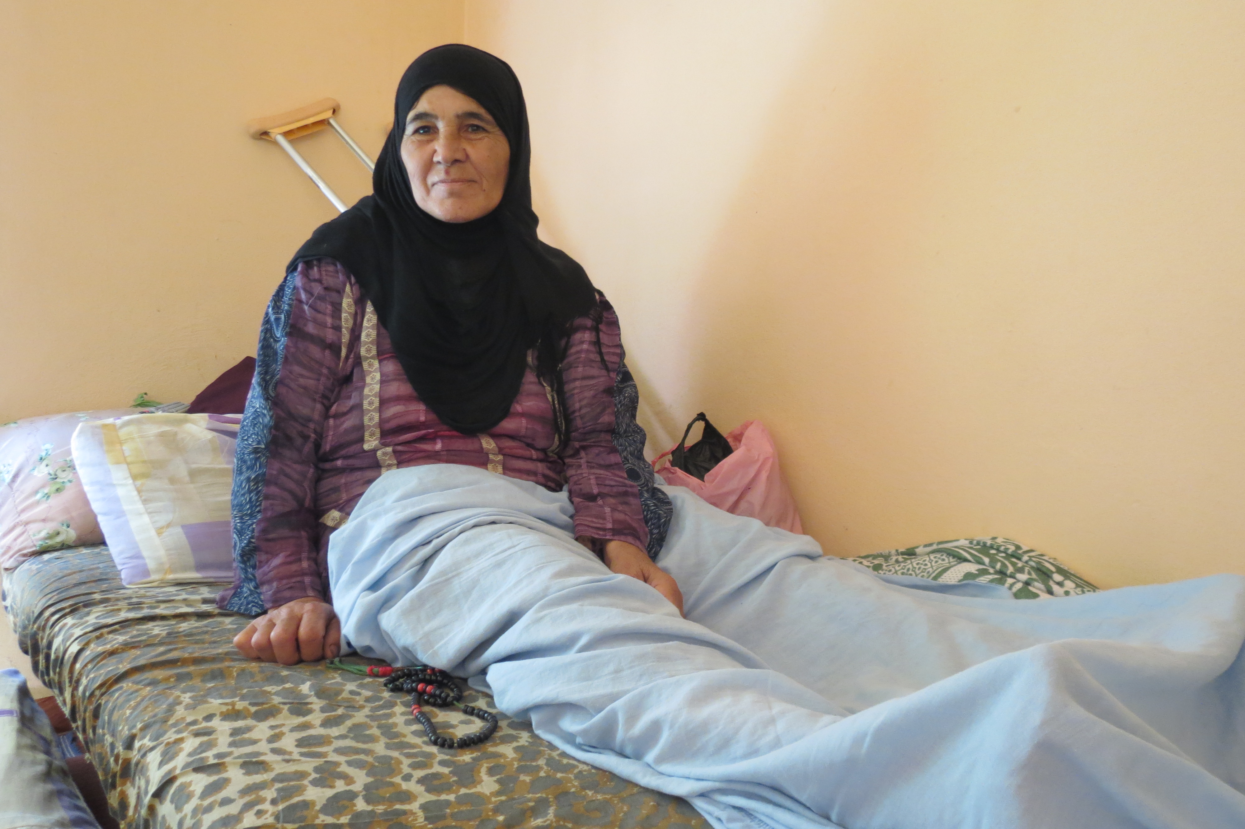 An older Syrian refugee injured her legs in the bombings.